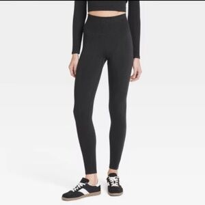 All In Motion Women’s Black High Rise 7/8 Seamless Leggings